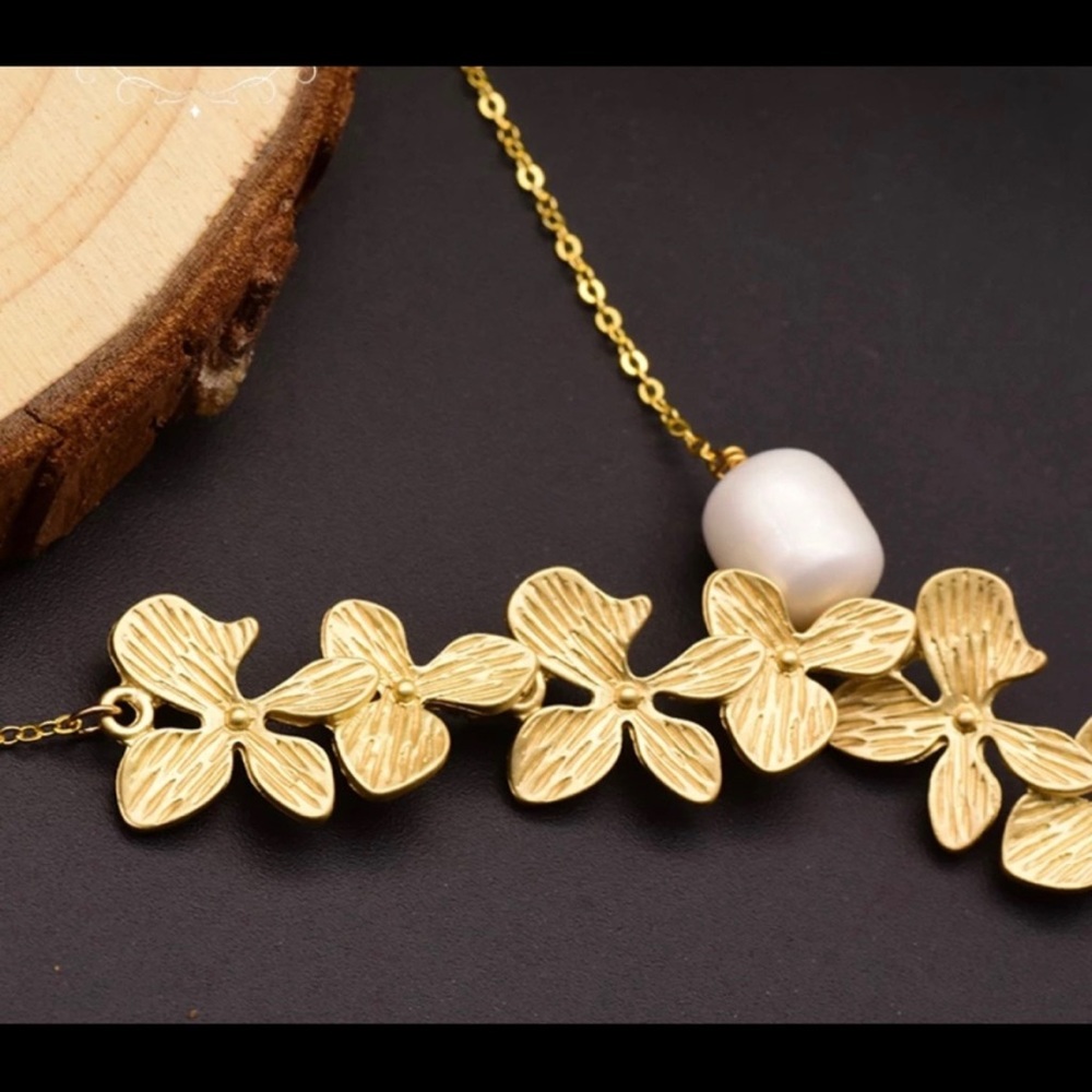 S925 Natural Fresh Water Pearl Leaf Necklace - Picture 4 of 9